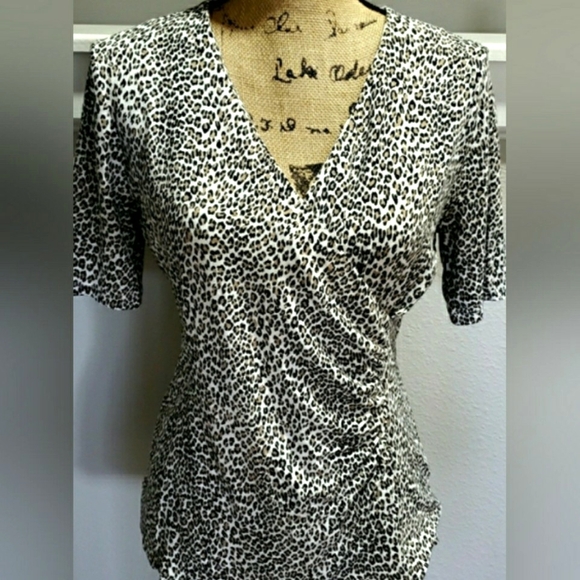 ♦️Talbots, V-neck-Wrap Printed Top♦️ - Picture 1 of 4
